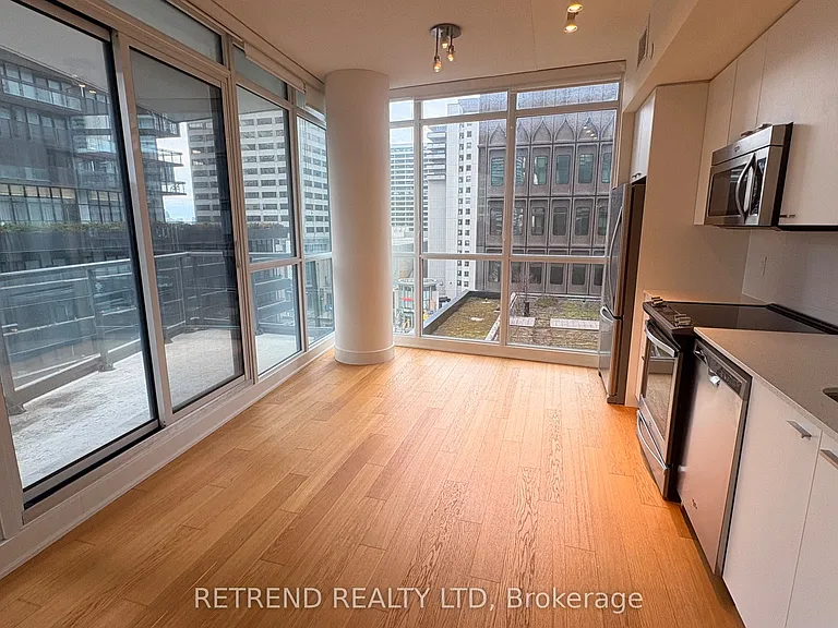 30 Roehampton Ave #802 — Photo 12