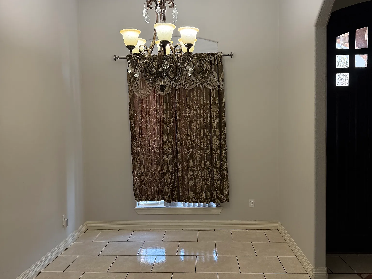 3 bed, 2045 sqft, $1,800 — Photo 3