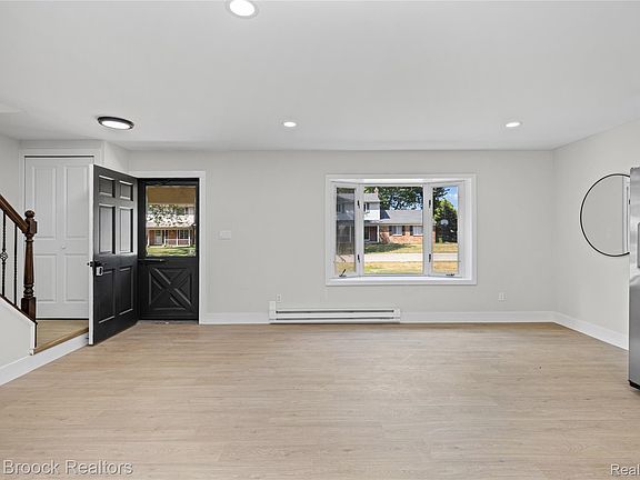 5th image of 1874 Hopkins Dr