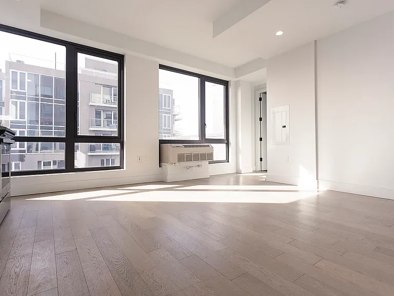 635 4th Ave #801 — Photo 2