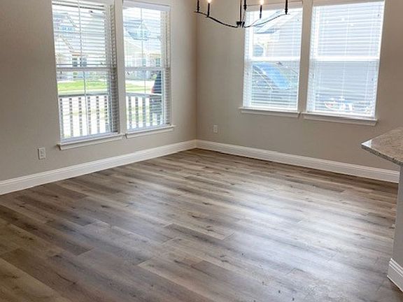 5th image of 621 Charlotte Ln