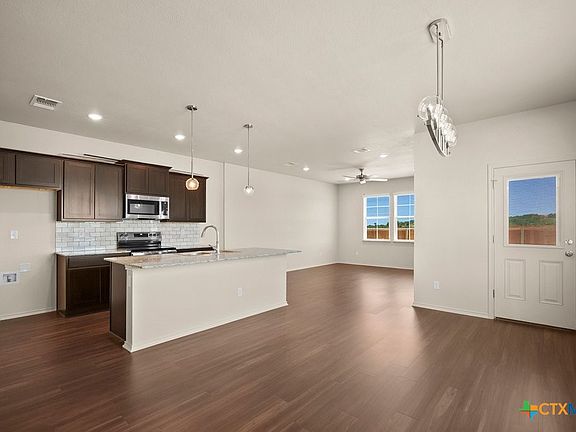 4th image of 261 Monty Ave