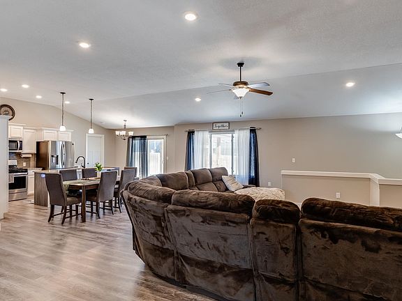 5th image of 3040 N Susan Ln