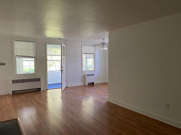 5th image of 210 Frost Ln APT 4