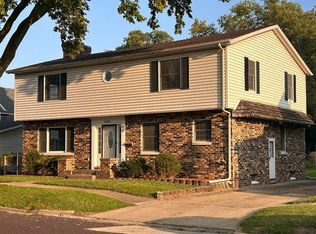 1224 State St, Pekin, IL 61554