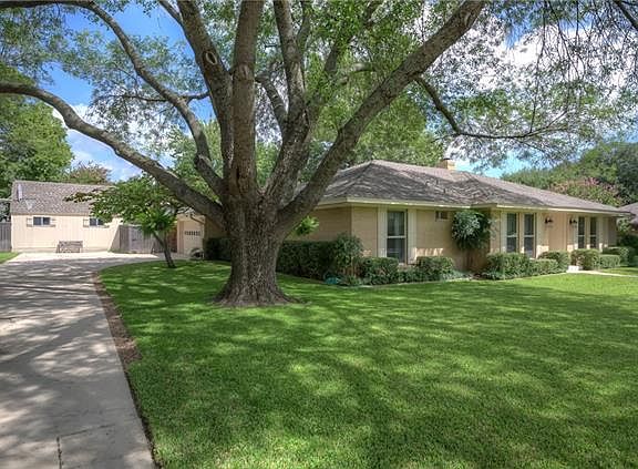 5th image of 1621 Churchill Dr