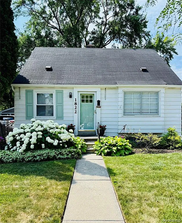 3 bed, 2.0 bath, 1434 sqft, $2,999 — Photo 1