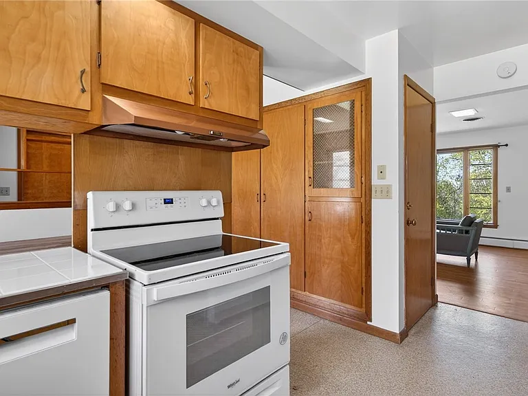 11 Forest Ln — Photo 7
