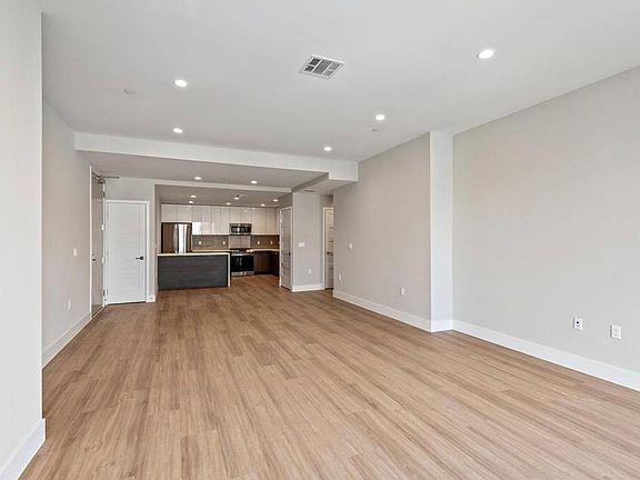 5th image of 1906 Overland Ave #2030