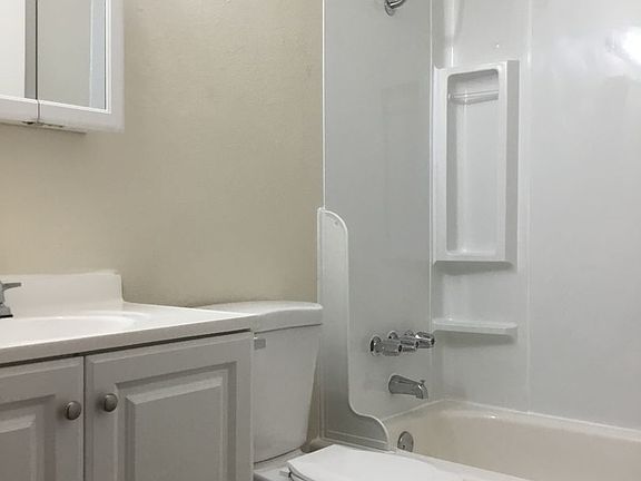 5th image of 11111-11151 SE Bush St #1
