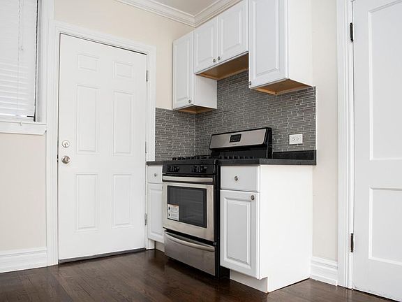 2nd image of 1054-56 W Lill Ave #56-2