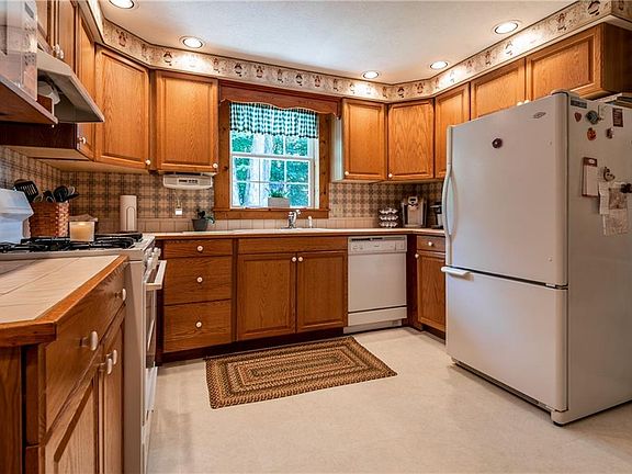 3rd image of 440 2nd St NE