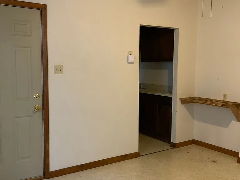 337 Decker Ave — Photo 7