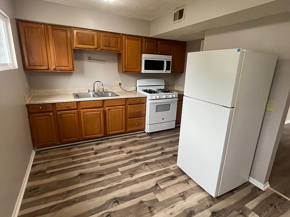Kitchen, microwave and gas stove/oven