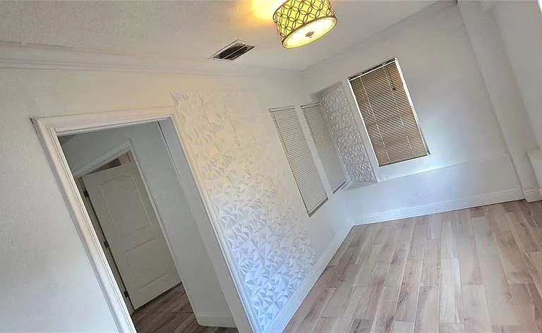 1313 Catherine St — Photo 7