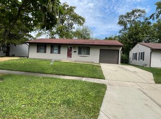 98 Glendale Rd, Buffalo Grove, IL 60089