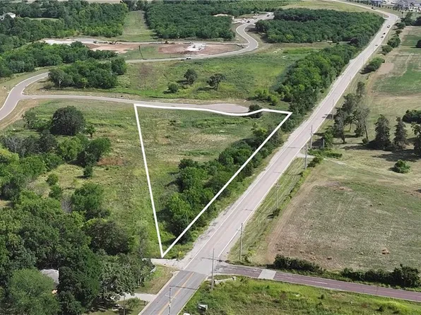 2180 Oakmont Ct, Stilwell, KS 66085