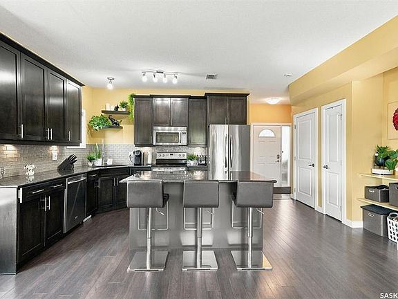 5th image of UNIT 32-215 Hampton GREEN