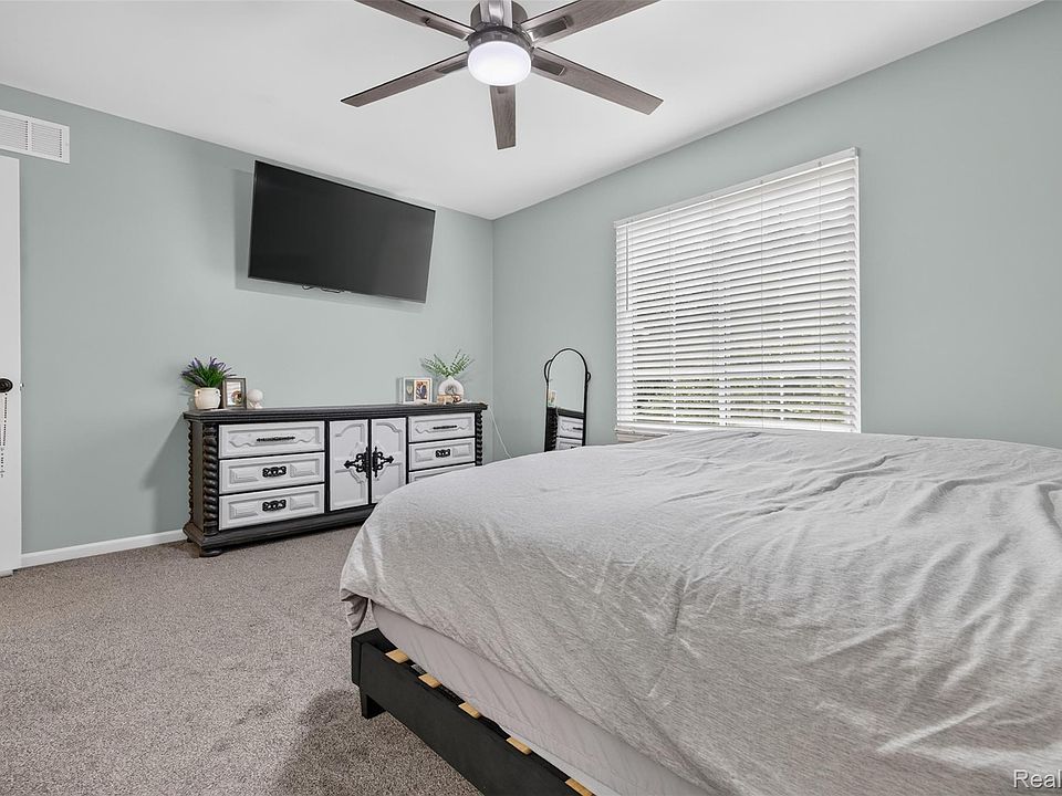 330 Harbour Pointe Dr, photo 25