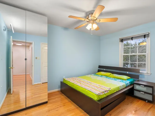 2048 Pieris Ct, Vienna, VA 22182