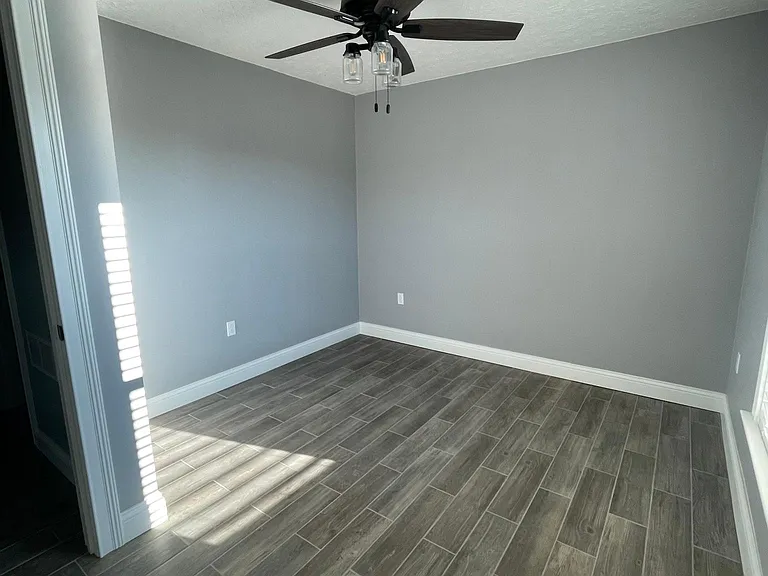 196 Rembrandt Dr — Photo 15