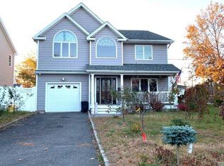 10 Duane St, Farmingdale, NY 11735