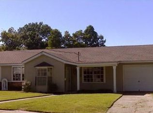 284 E Shannon Ln, Harahan, LA 70123