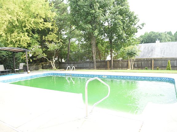 4th image of 880 Charles Hall Dr