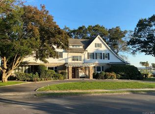 535 Alda Rd, Mamaroneck, NY 10543