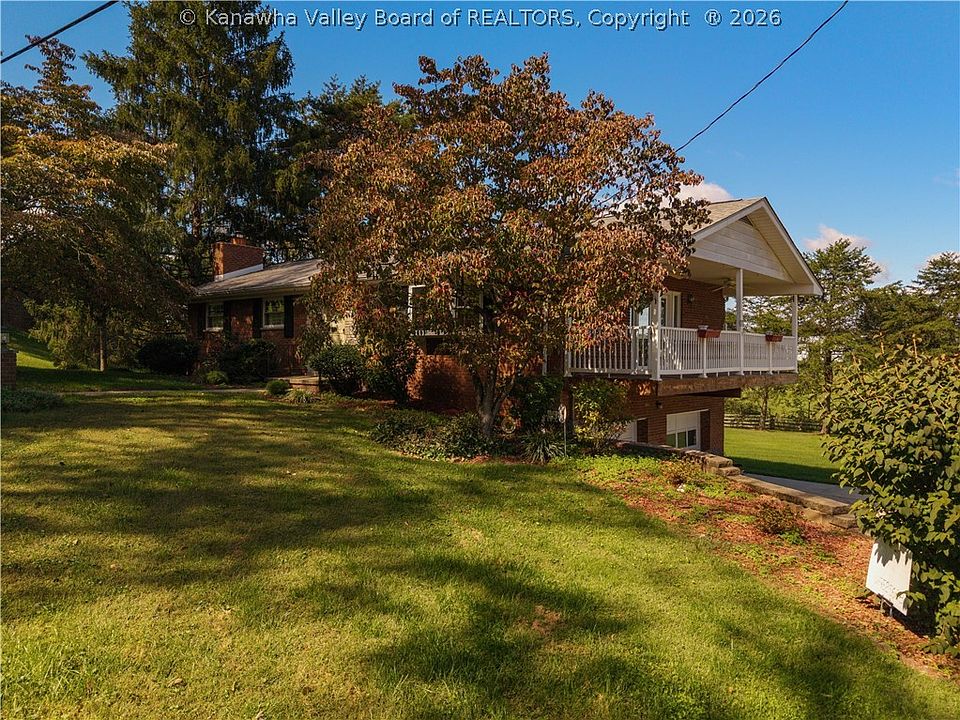 1st image of 220 Pinewood Dr