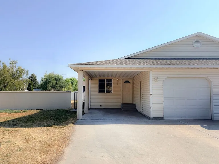 1444 Evergreen Dr — Photo 1