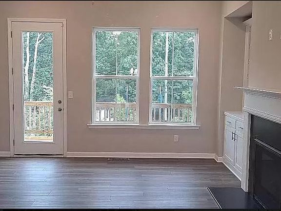 4th image of 3261 Park Pointe Cir #9