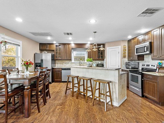 4th image of 556 APOLLO DRIVE