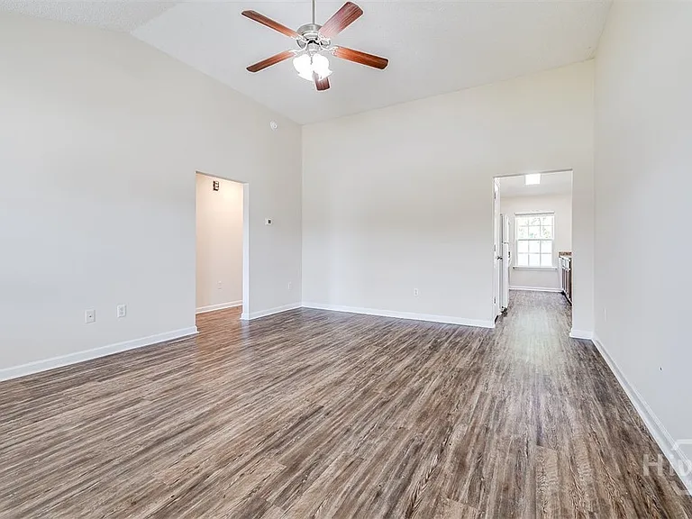 148 Willow Dr — Photo 6