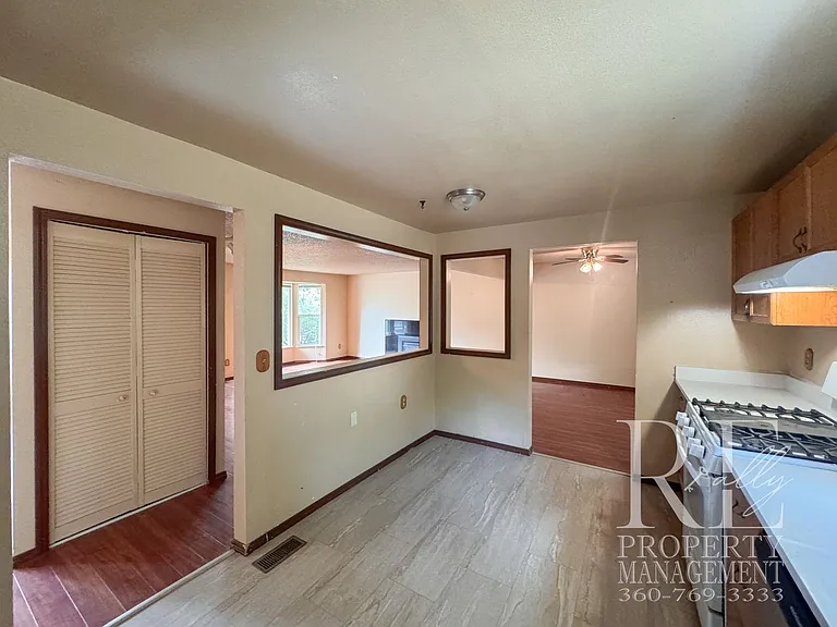 7880 Oxbow Ave NE — Photo 7