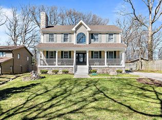 7 Walnut Rd, Glen Ellyn, IL 60137