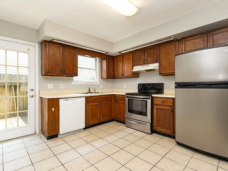 2827 Dayton Blvd #2