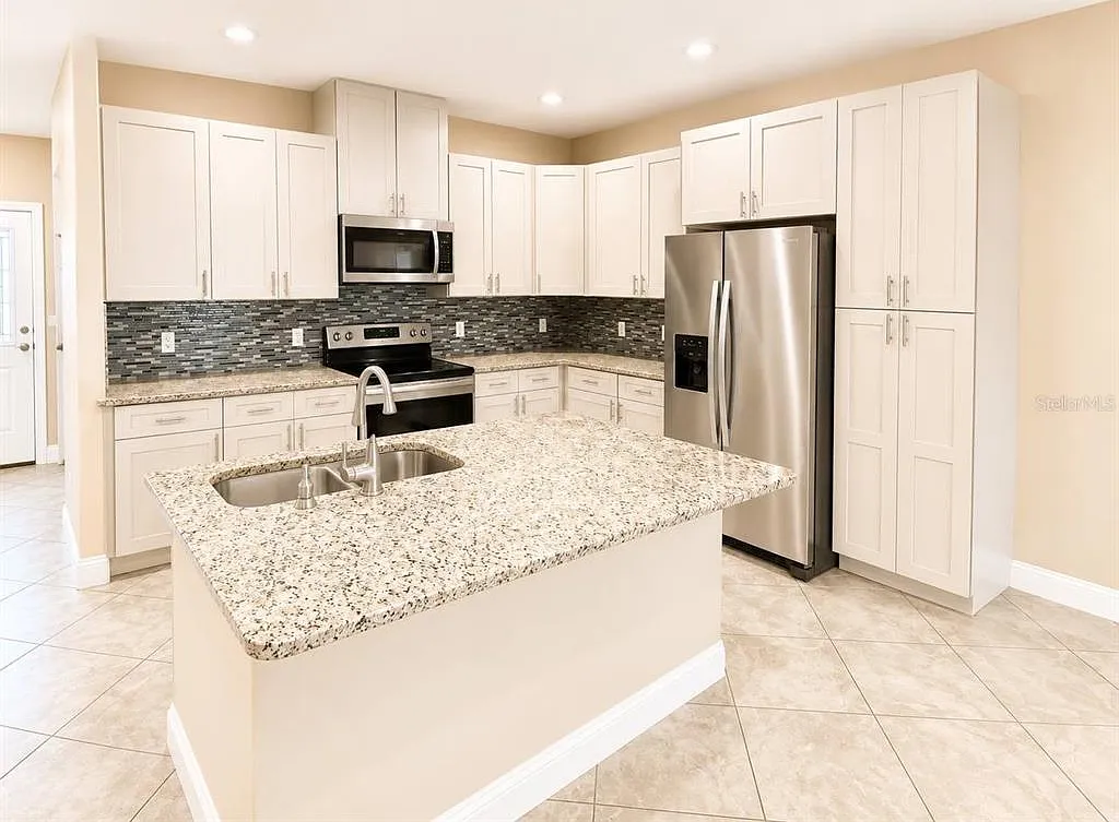 3 bed, 2.0 bath, 1200 sqft, $1,700 — Photo 3
