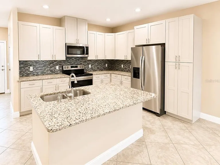57 Columbia Ln #B — Photo 3