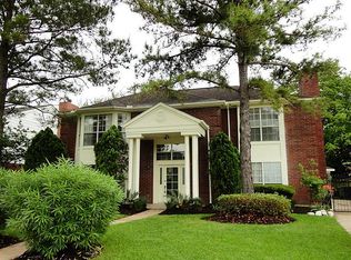 818 Island Meadow Ct, Houston, TX 77062