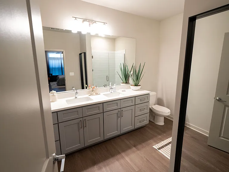 En Suite Double Vanity (Model 2BD/2BA Apt)