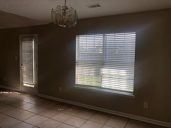 3rd image of 108 Summerfield Cir