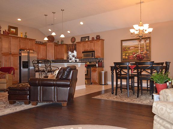 3rd image of 1024 Gothic Manor Way
