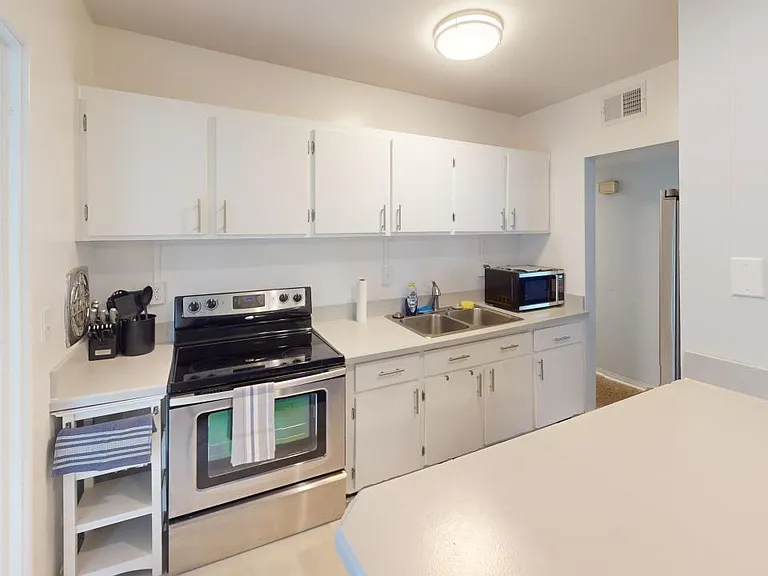 328 Slayton Ave — Photo 17