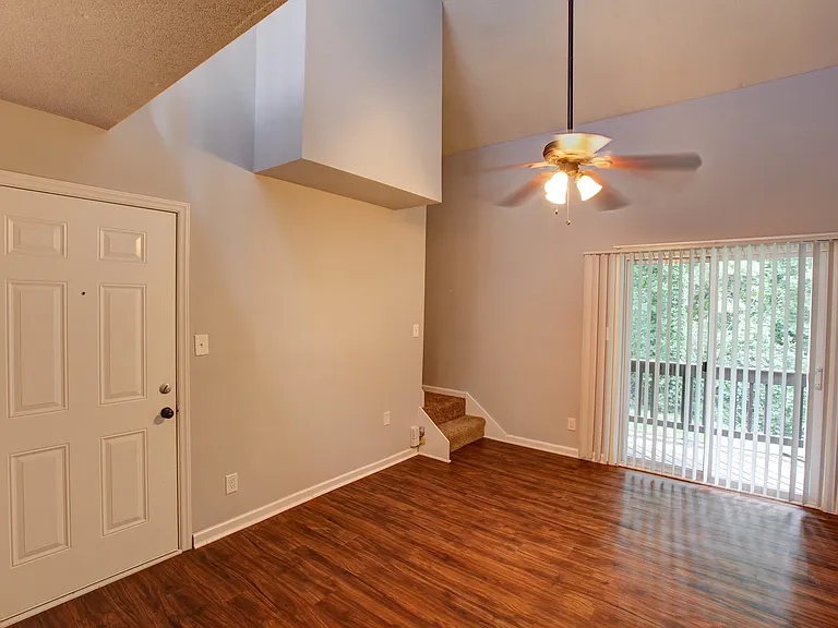 Wendover Walk Apartments — Photo 9