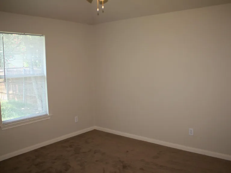 402 Masters Ave #B — Photo 3