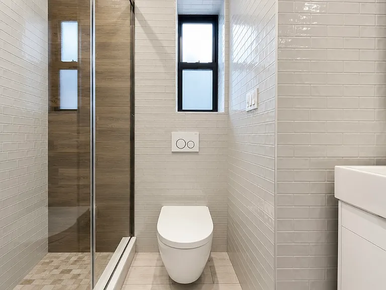 1346 Hancock St #3L — Photo 4