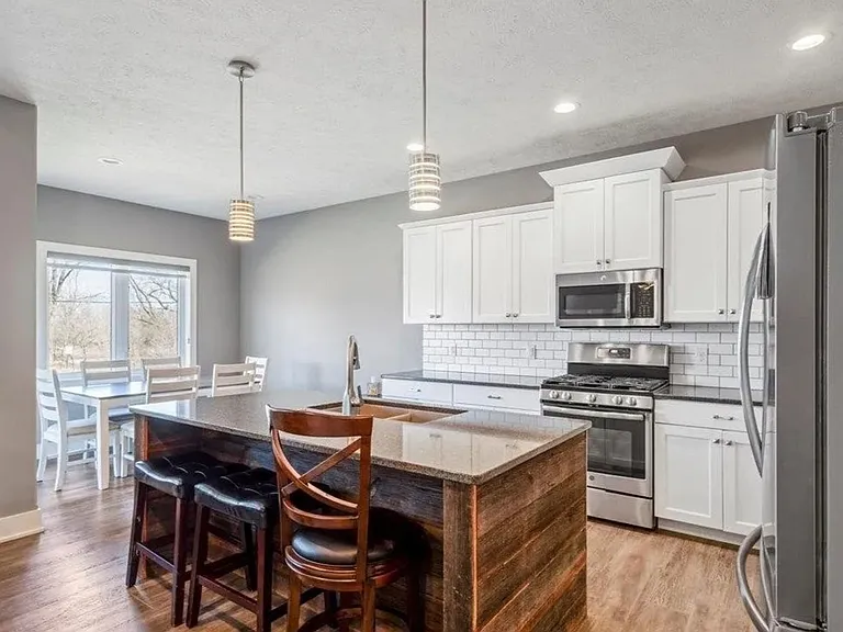 2602 Fountain Cir — Photo 9