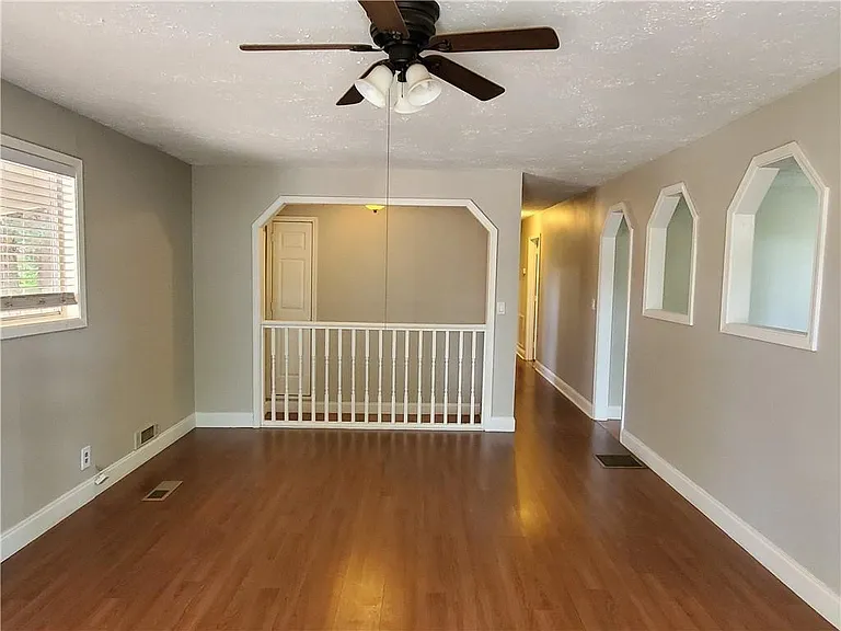 931 Auburn Rd — Photo 6
