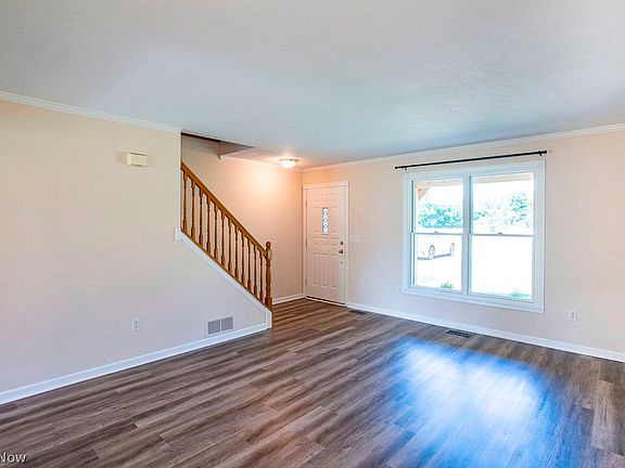 4th image of 35743 Lorain Rd